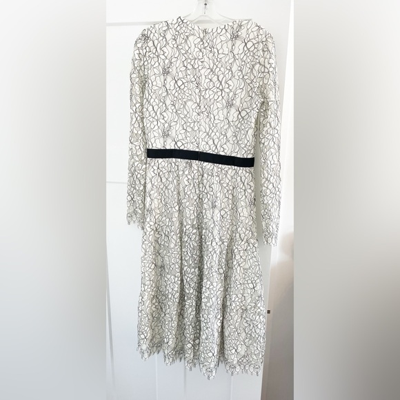 Elegant Black and White Floral Lace Dress - Picture 2 of 3
